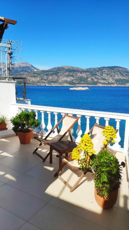 Mimis & Connie 2 Apartment Karpathos Bagian luar foto
