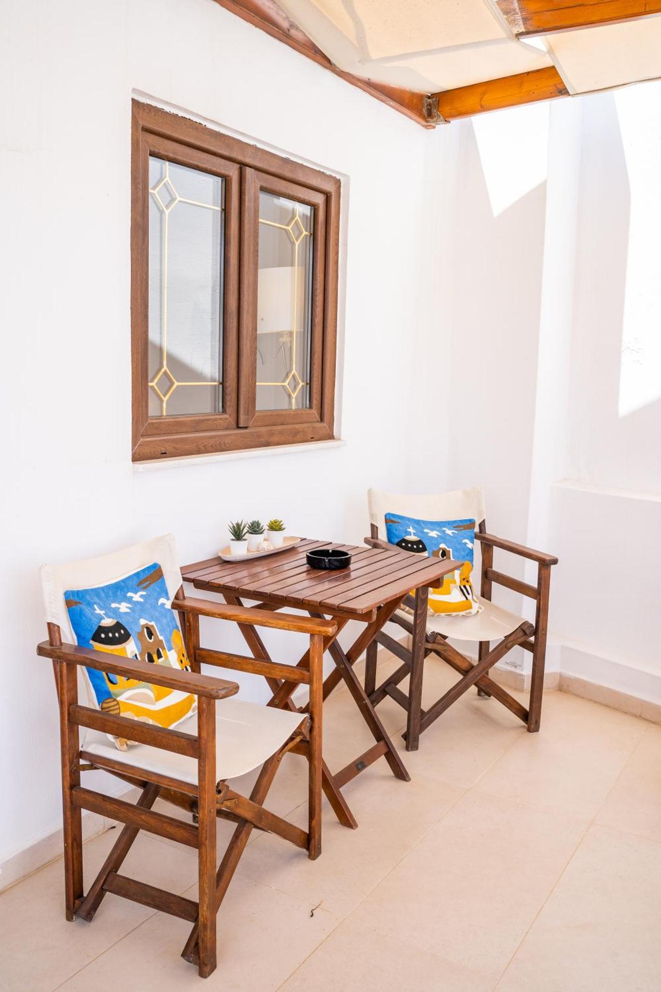 Mimis & Connie 2 Apartment Karpathos Bagian luar foto