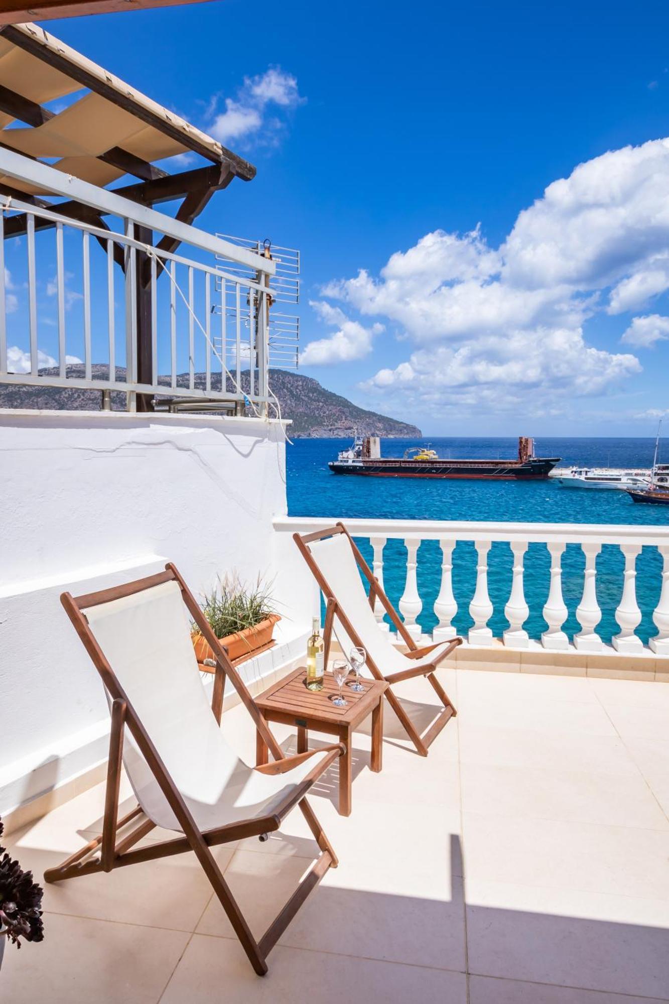 Mimis & Connie 2 Apartment Karpathos Bagian luar foto