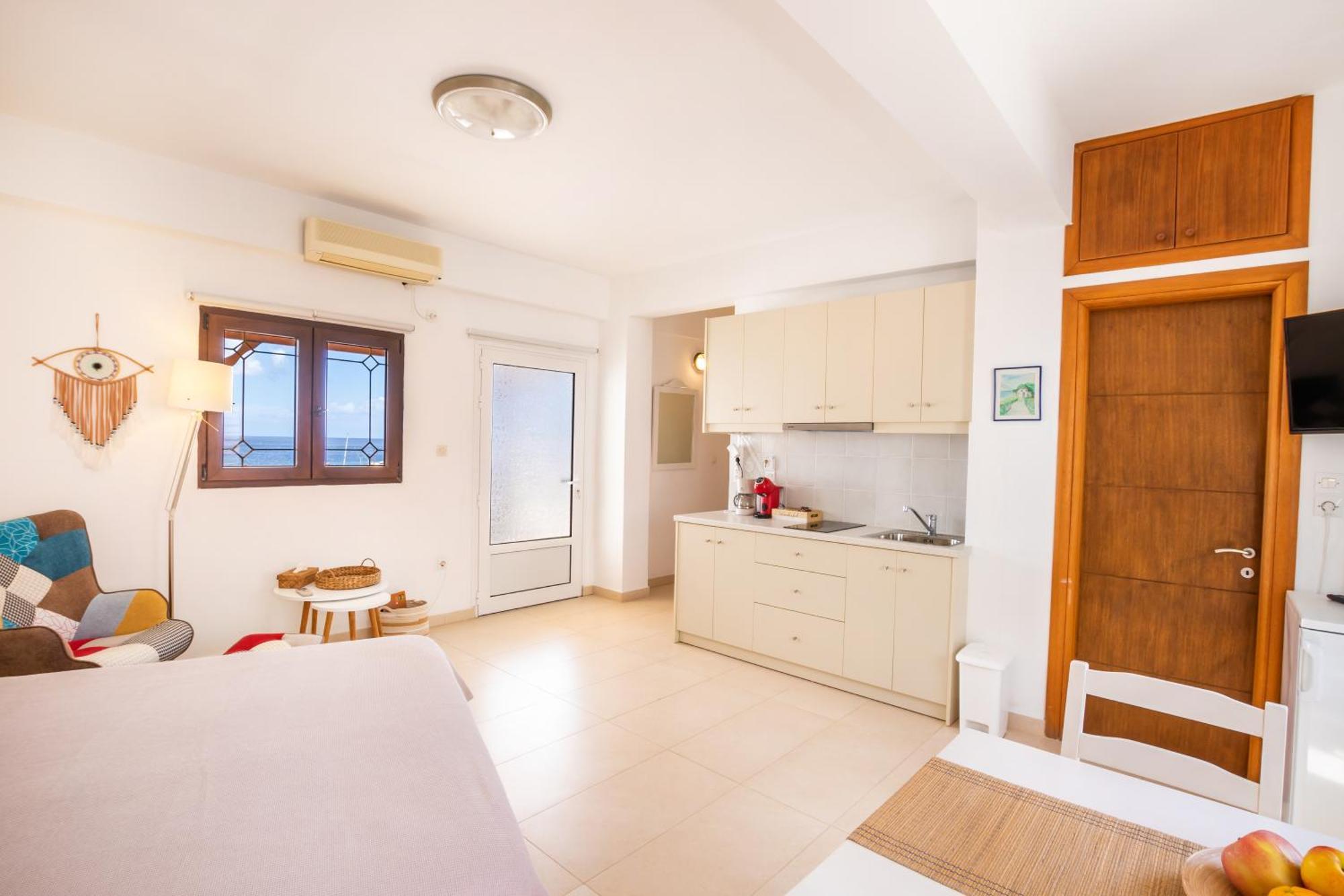 Mimis & Connie 2 Apartment Karpathos Bagian luar foto