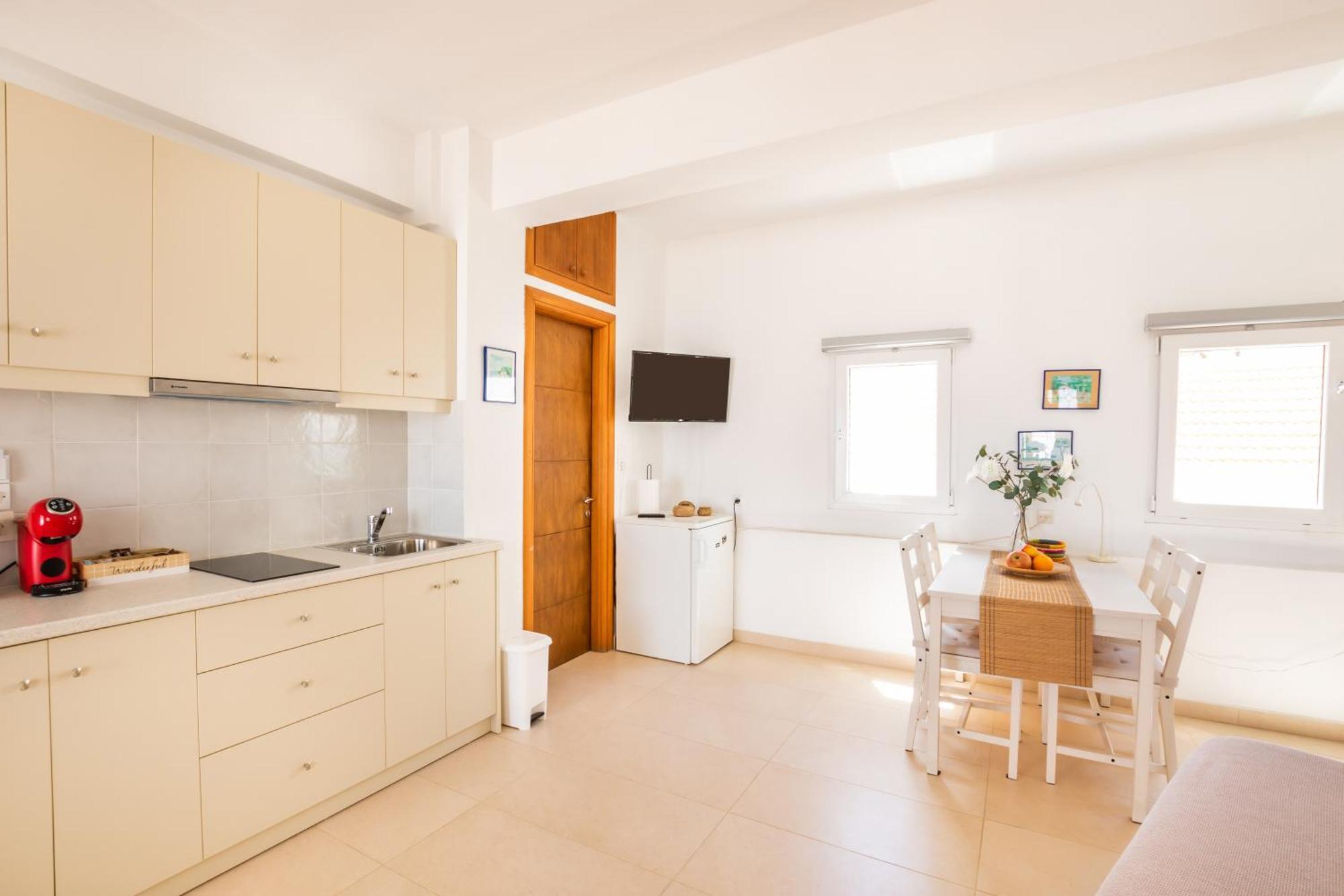 Mimis & Connie 2 Apartment Karpathos Bagian luar foto