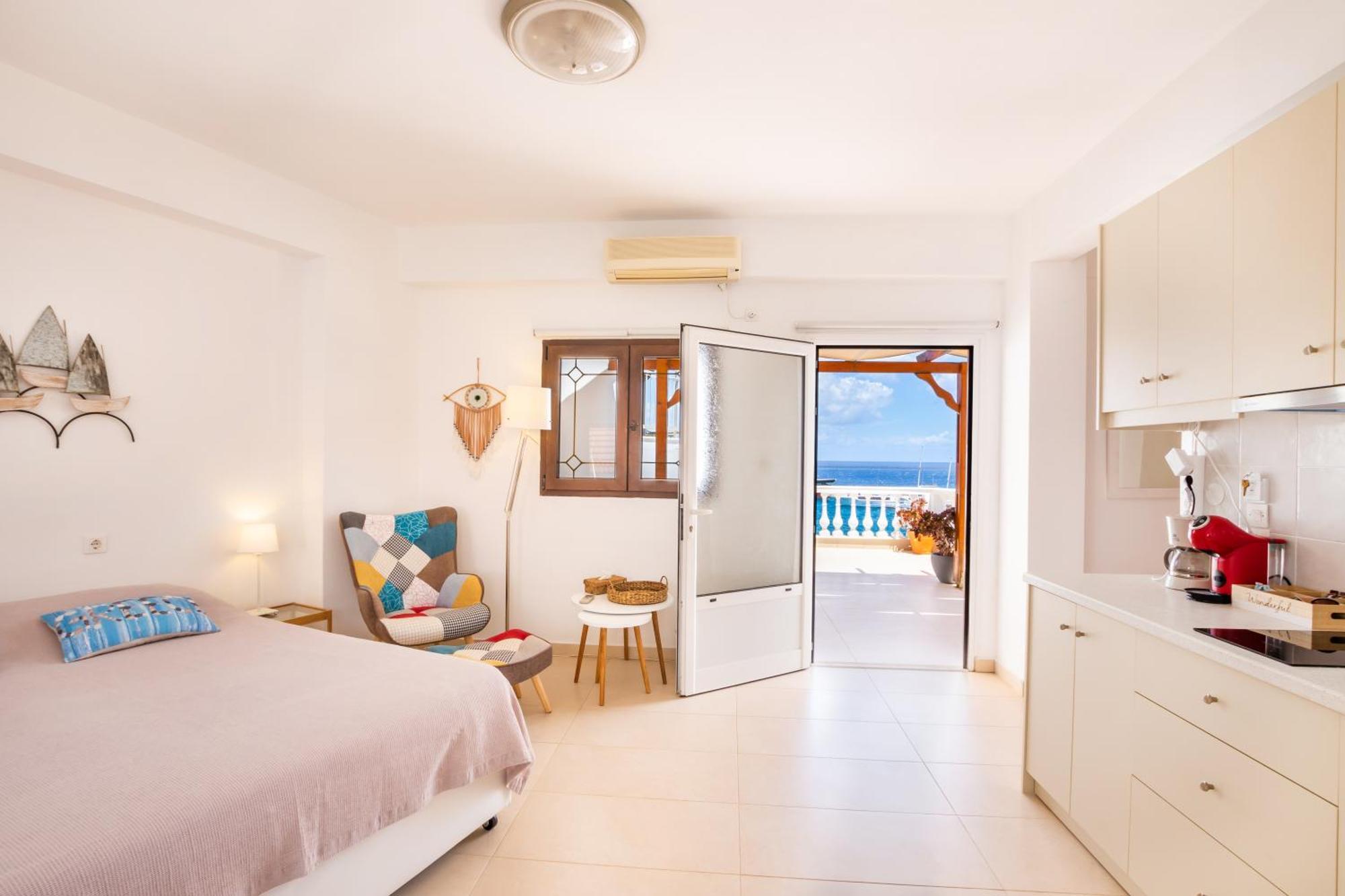 Mimis & Connie 2 Apartment Karpathos Bagian luar foto