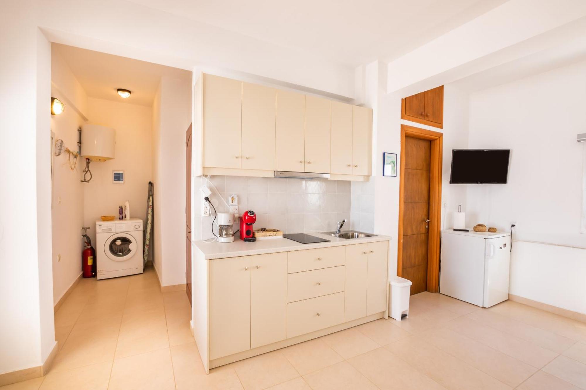 Mimis & Connie 2 Apartment Karpathos Bagian luar foto