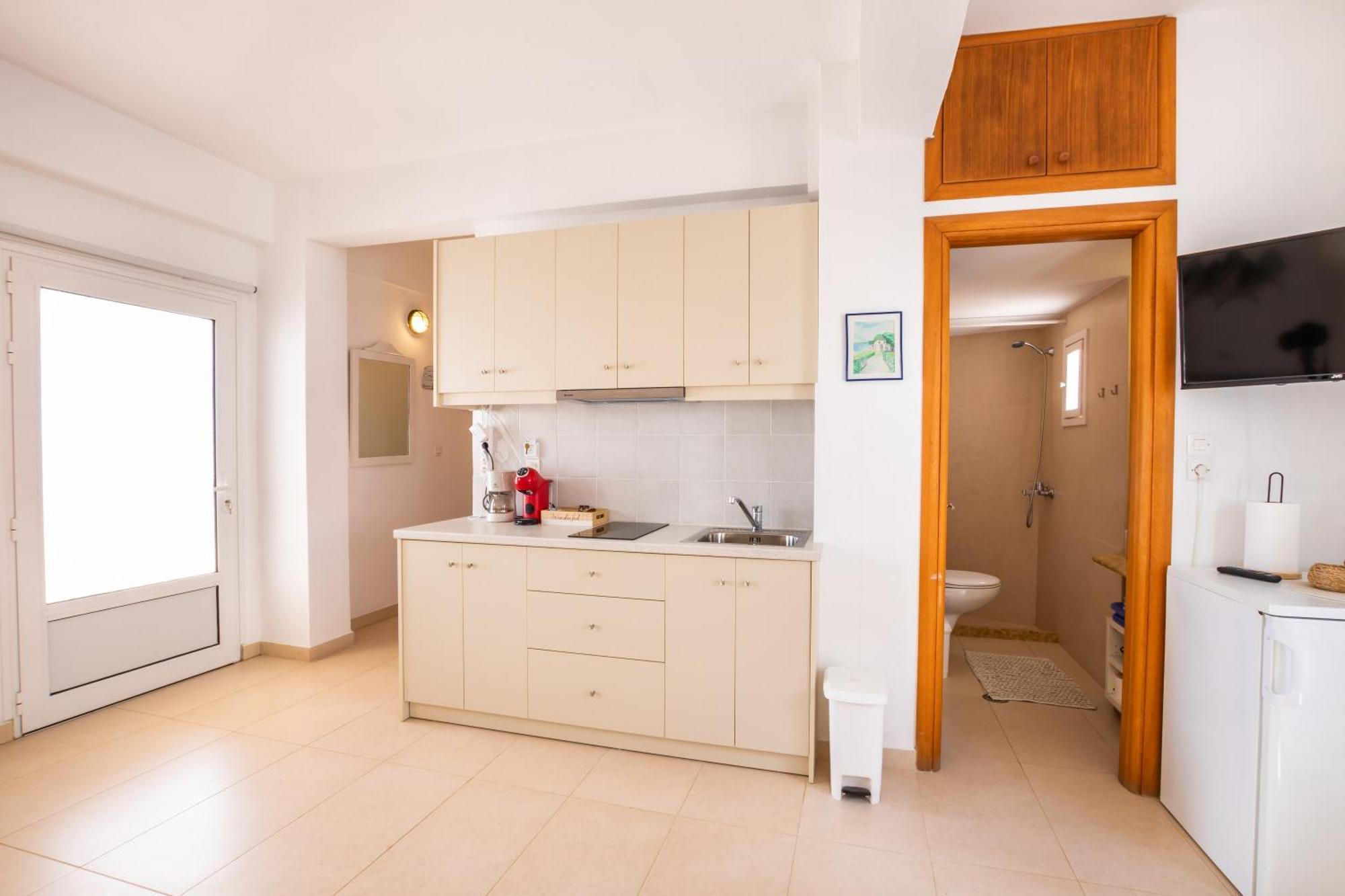 Mimis & Connie 2 Apartment Karpathos Bagian luar foto